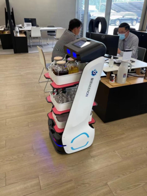 服務機器人哪家強？擎朗領跑智能展廳新趨勢