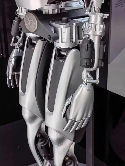 2023世界人工智能大會 智能機器人亮相引爆熱潮，最低售價百萬引領行業新動向