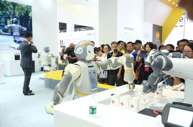 “機(jī)”動(dòng)時(shí)刻，智領(lǐng)未來(lái) 中瑞福寧機(jī)器人閃耀2018世界機(jī)器人大會(huì)